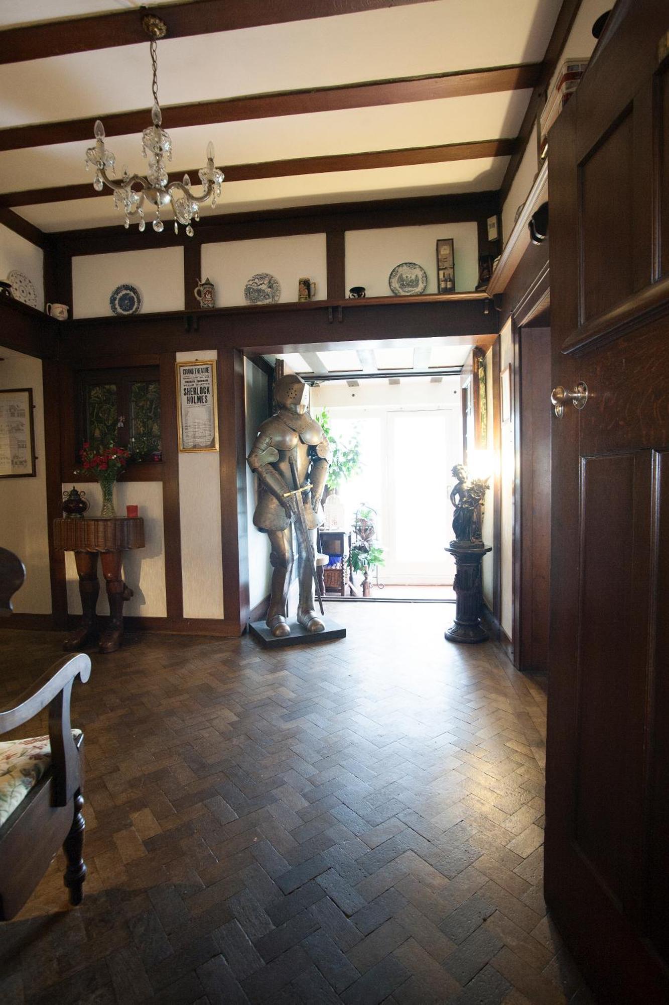 Barons Court Hotel Wolverhampton Exterior photo